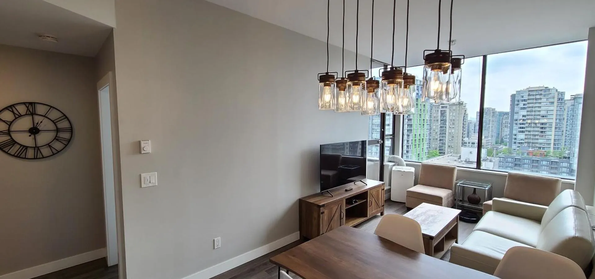 Howe Street Apartment With Views Vancouver 0*,