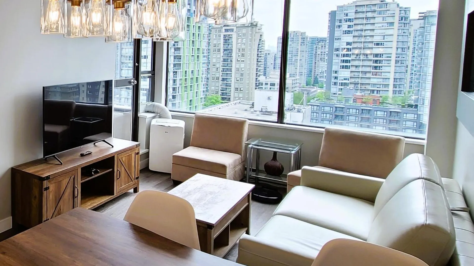 Howe Street Apartment With Views Vancouver