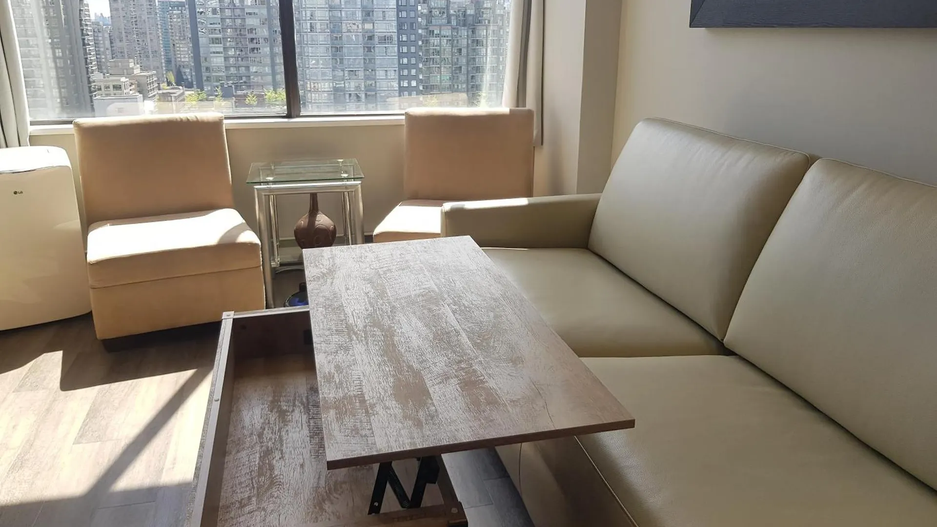 Howe Street Apartment With Views Vancouver